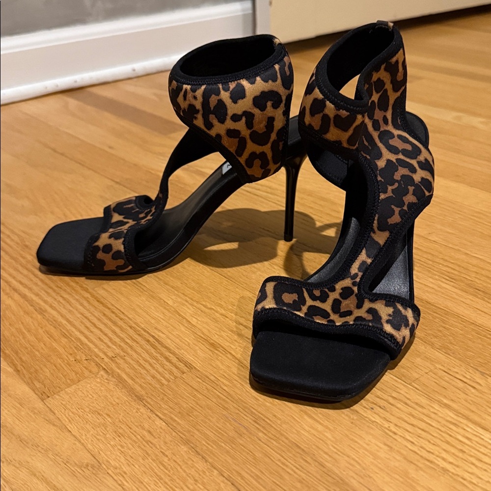 NWOT Steve Madden Leopard Print Cutout Ankle-Strap Heels - Brown/Black